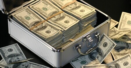 Image on theme 'How to pay remote software developers abroad'